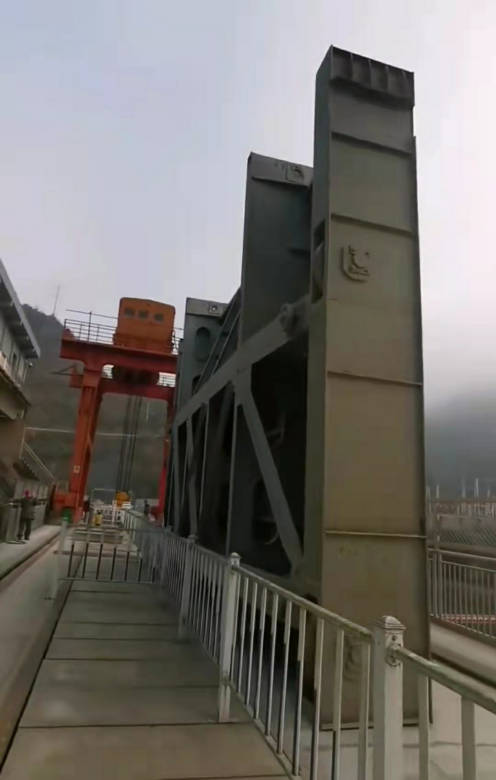 ���̰���